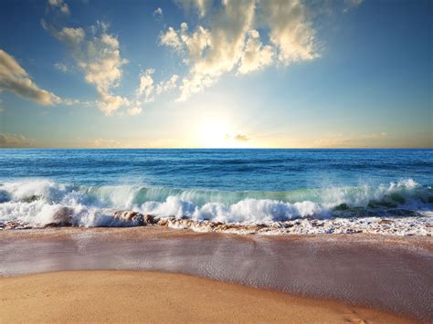 Papéis De Parede Praia Areia Mar Azul Ondas Nuvens Sol 2560x1920