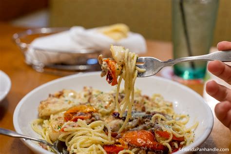 Guests benefit from free wifi and private parking available on site. Unbiased Review of Olive Garden in Destin, Florida