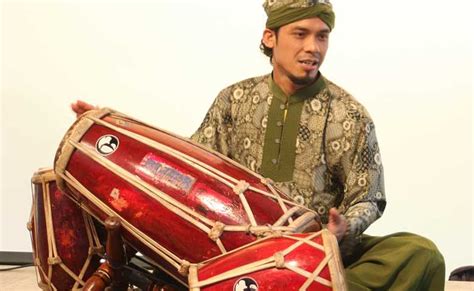 Sebelumnya, perihal gamelan jawa secara cukup panjang telah dituliskan dalam artikel tersendiri. Mengenal 11 Alat Musik Tradisional dari Jawa Tengah