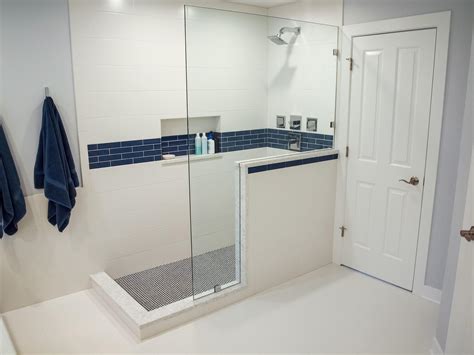 Doorless White Shower With Blue Stripe
