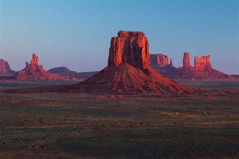 The View From Artist Point In Monument Valley At Sunrise Smithsonian