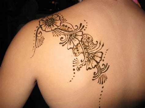 Your back is also one of the few parts of the body that allow for intricately. Tattooz Designs: Tattoos for Girls| Tattoo Designs of a ...