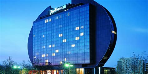 Yes, a parking garage, paid. Looking good at Radisson Blu - THE SPA MAN