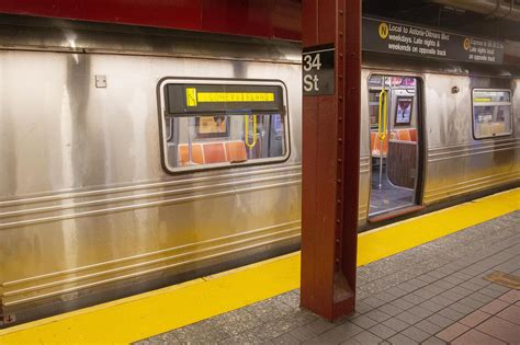 Man Jumps In Front Of Train Nyc Todaypitpoint Detail