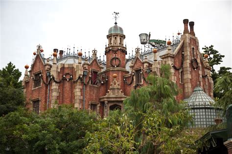 Tokyo Disneyland Haunted Mansion They Certainly Did A Good Flickr