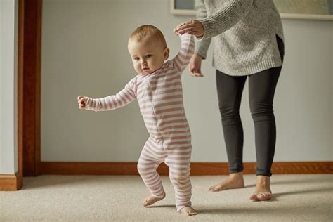 Razones Por Las Que El Bebé Puede Tardar En Caminar