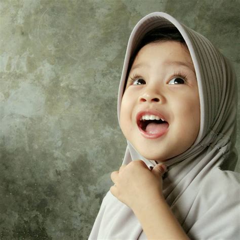 gambar anak kecil hijab lucu lucu  ayo ketawa