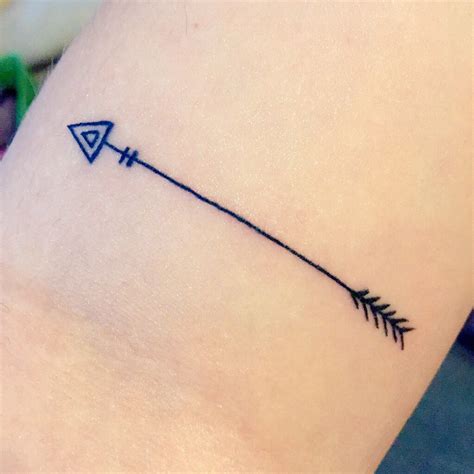 Choose arrow tattoos with colored feathers or infinity signs and place them on your back, shoulders, sides or arms. I got this Saturday and I LOVE it. Simple arrow tattoo on ...