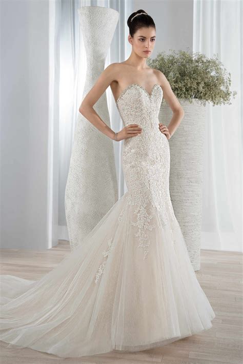 This royal gown features an illusion bodice with dimensional floral applique and an off the shoulder cap sleeve neckline. Demetrios Wedding Dress -Style 590 : This glamorous ...