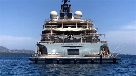 If @jeffbezos can afford a 400 million yacht it's because of his hard work. Jeff Bezos, il creatore di Amazon getta l'ancora alle Eolie