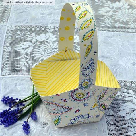 This stationery printable is decorated with a bunny made in watercolor. Art with Kids: Oodles of Doodles Easter Basket