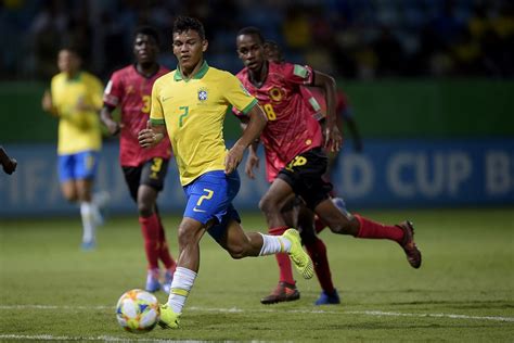 Brasil Bate Angola Chega A Três Vitórias E Termina Chave Em 1º Metrópoles