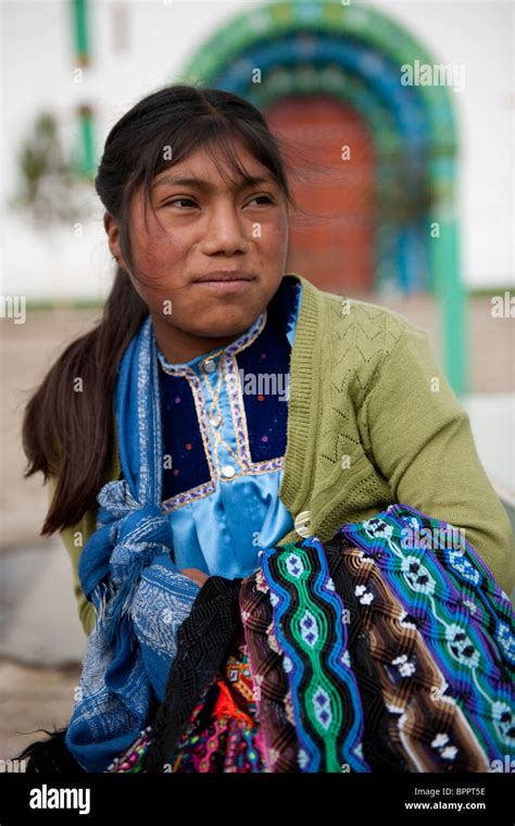 Tzotzil Maya Indigenous People Hi Res Stock Photography And Images Alamy