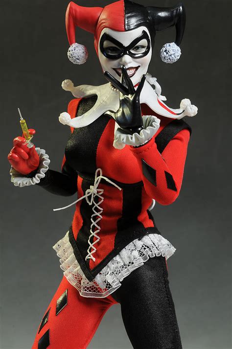 review and photos of dc harley quinn exclusive sixth scale action figure