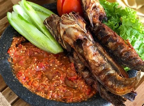 Tips agar sambel terasi semakin sedap, pilihlah terasi kualitas unggul agar sambal kian harum dan gurih. Resep Sambal Pecel Lele Tanpa Terasi July 2021