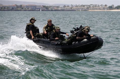 19 Photos Of Navy Seals Doing What They Do Best We Are The Mighty