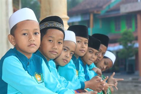Supervisi dalam dunia pendidikan menjadi sangat penting dilaksanakan karena berpengaruh terhadap kinerja guru termasuk guru yang berimbas dari beberapa pengertian supervisi akademik di atas, dapat diambil sebuah sintesis bahwa supervisi akademik adalah serangkaian kegiatan yang. Pengaruh Pendidikan Pesantren Terhadap Perkembangan ...