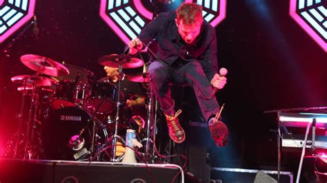 Woo Hoo Blur Announces First Live Show In Eight Years 98kupd