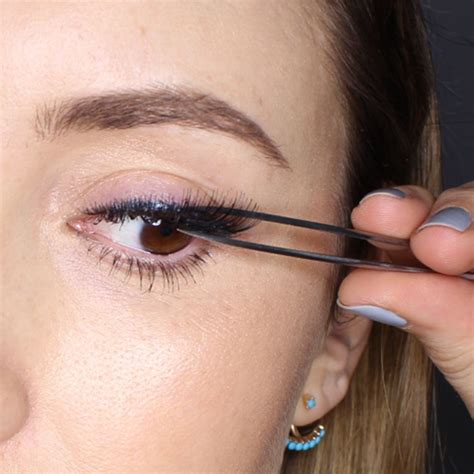 how to wear fake eyelashes for beginners step by step tutorial applying false eyelashes false