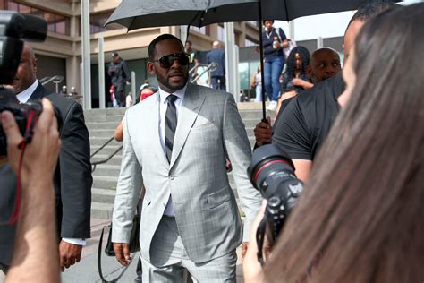 R Kelly Pleads Not Guilty Denied Bail On U S Charges Of Sex Crimes Reuters