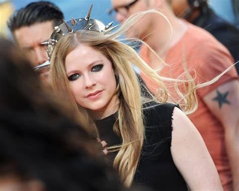 Avril Lavigne Archive Daily Dish Page 2