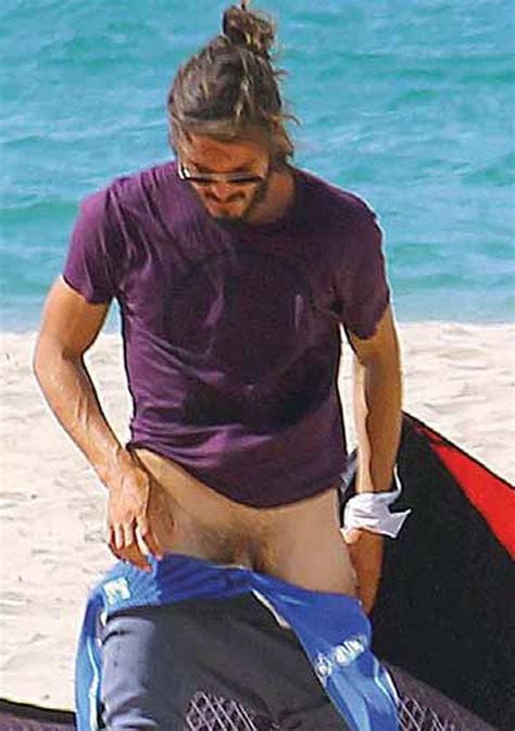 Yon Gonz Lez Pillado Desnudo En La Playa Shangay
