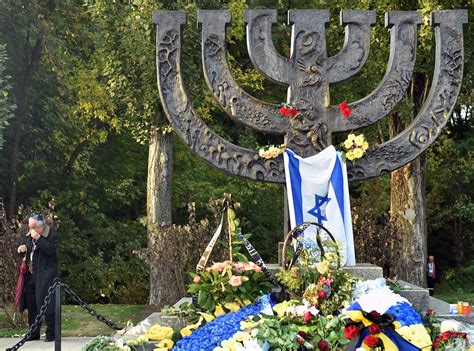 Ukraine Marks 75th Anniversary Of Killing Of Jews At Babi Yar The