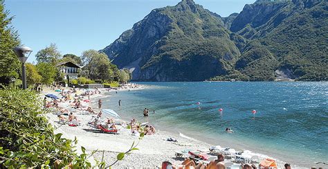 It is located about 40 kilometres (25 mi) north of milan and about 2 kilometres (1 mi) northwest of como, on the border with switzerland and near the lake como. Comer See - Reiseführer - Lago di Como - Comer See