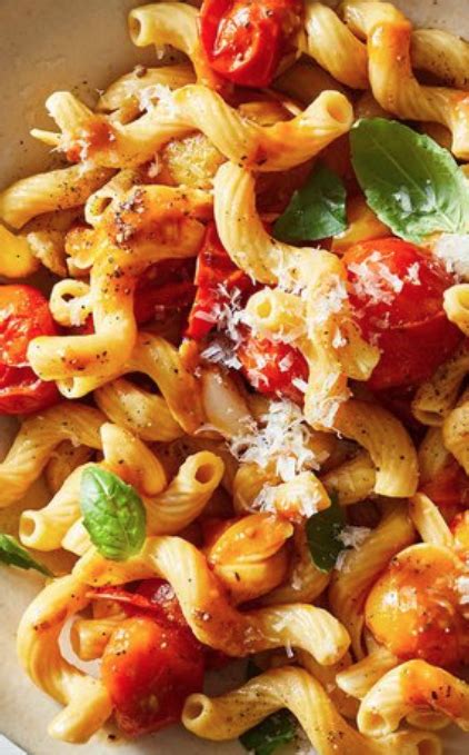 Pasta With Fresh Cherry Tomato Garlic And Basil Sauce Dieta Efectiva