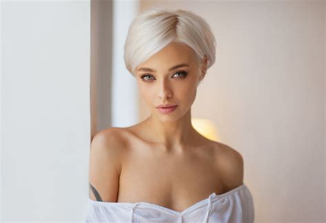 Silver Hair P Women Maxim Maximov Eyeliner Bare Shoulders