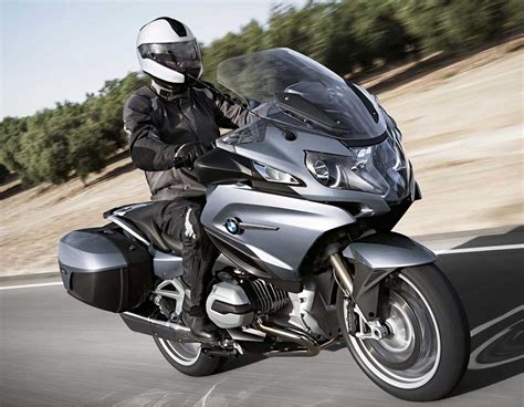 It replaces the r1150r, compared with which it has a 55 lb (25 kg) weight saving and 28% increase in power. 2014 BMW R 1200 RT Preview | Our Auto Expert