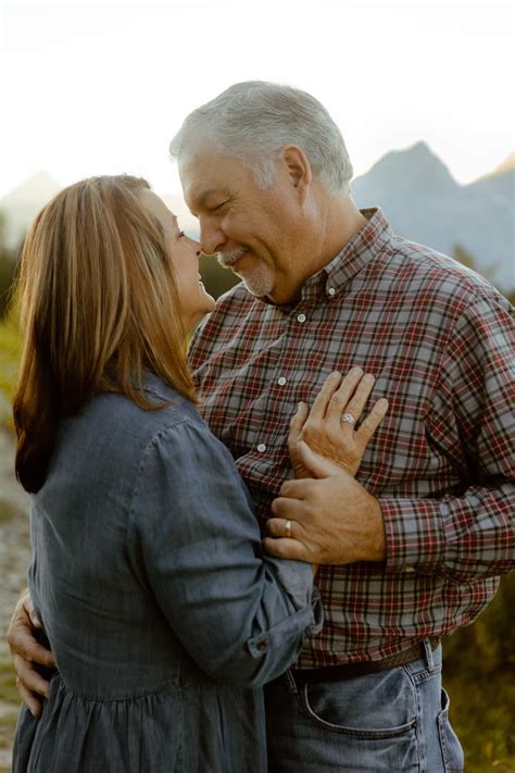 Pin By Jessi Bangs On Couplesengagement In 2022 Older Couple Poses