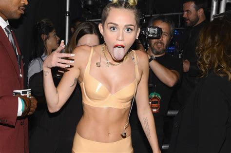 Miley Cyrus Gives Up Twerking For Her Pjs Daily Star