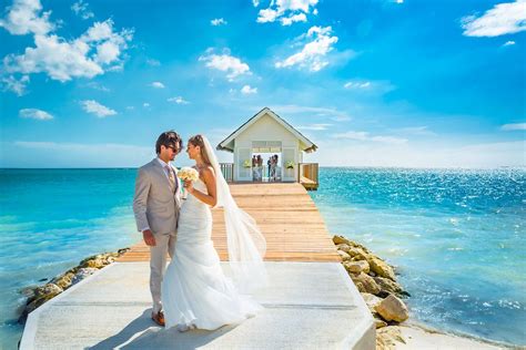 Knowing the average cost of a destination wedding gives couples an idea of whether they should be considering one themselves. Sandals says "Take the Leap" | CBR