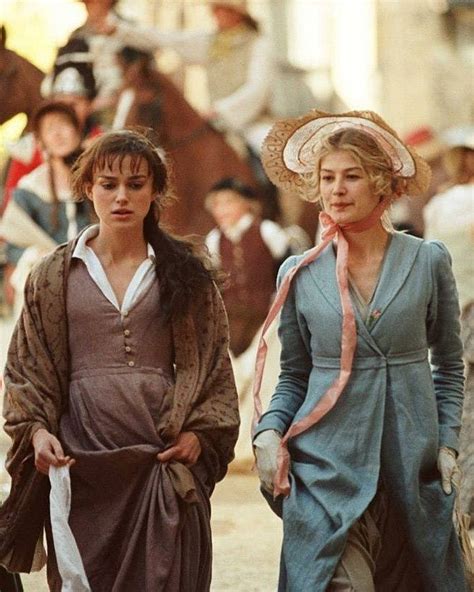 Keira Knightly As Elizabeth Bennet And Rosamund Pike As Jane Bennet In