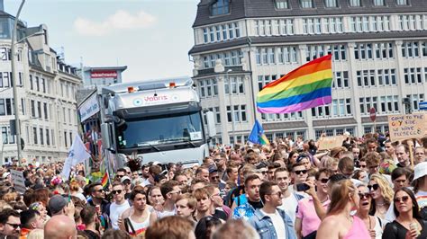 Gr Te Csd Demo In Hamburg Erwartet Gegen Transfeindlichkeit Shz