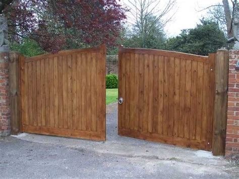 17 Irresistible Wooden Gate Designs To Adorn Your Exterior Gate Hinges