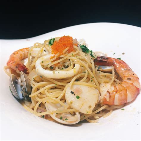Spaghetti aglio e olio is one of my favorite pasta dishes ever. Seafood Aglio Olio - KINS Restaurant | Secret Life of Fatbacks