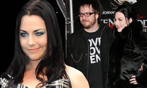 Evanescence Singer Amy Lee Pregnant With Her First Child Pregnant Child