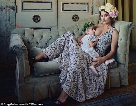 Woman Hits Out At Breastfeeding Shamers By Nursing While Naked Express Digest