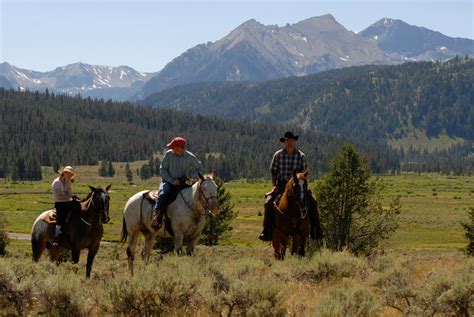 Four Unique Fall Dude Ranch Vacations in Montana - Nine Quarter Circle