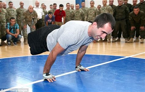 Soldier With No Legs Sets New World Record For Planche