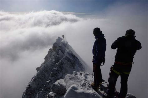 47° 4' 28.365 n (47.0745459). Großglockner-Normalweg-am-Gipfel-bei-Neuschnee - BMS ...