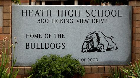 Shelby Moore powers Heath Bulldogs softball past Newark Catholic