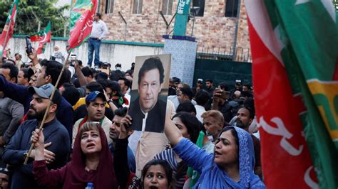 عمران خان مظاهرات را به سمت اسلام‌آباد آغاز کرد