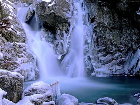 Beautiful Waterfall Winter Snow Ice Rock Picture With