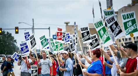 Striking Gm Workers Union Far From Agreement Transport Topics