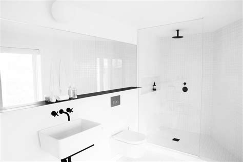 10 Minimalist Bathrooms Of Our Dreams Minimalist Bathroom White