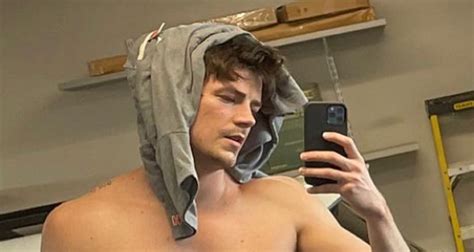 Grant Gustin Really Beefed Up In Between Seasons Of ‘the Flash’ See His Buff Bod Grant