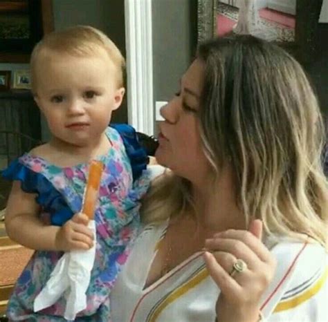 Kelly Clarkson And Her Adorable Daughter River Rose